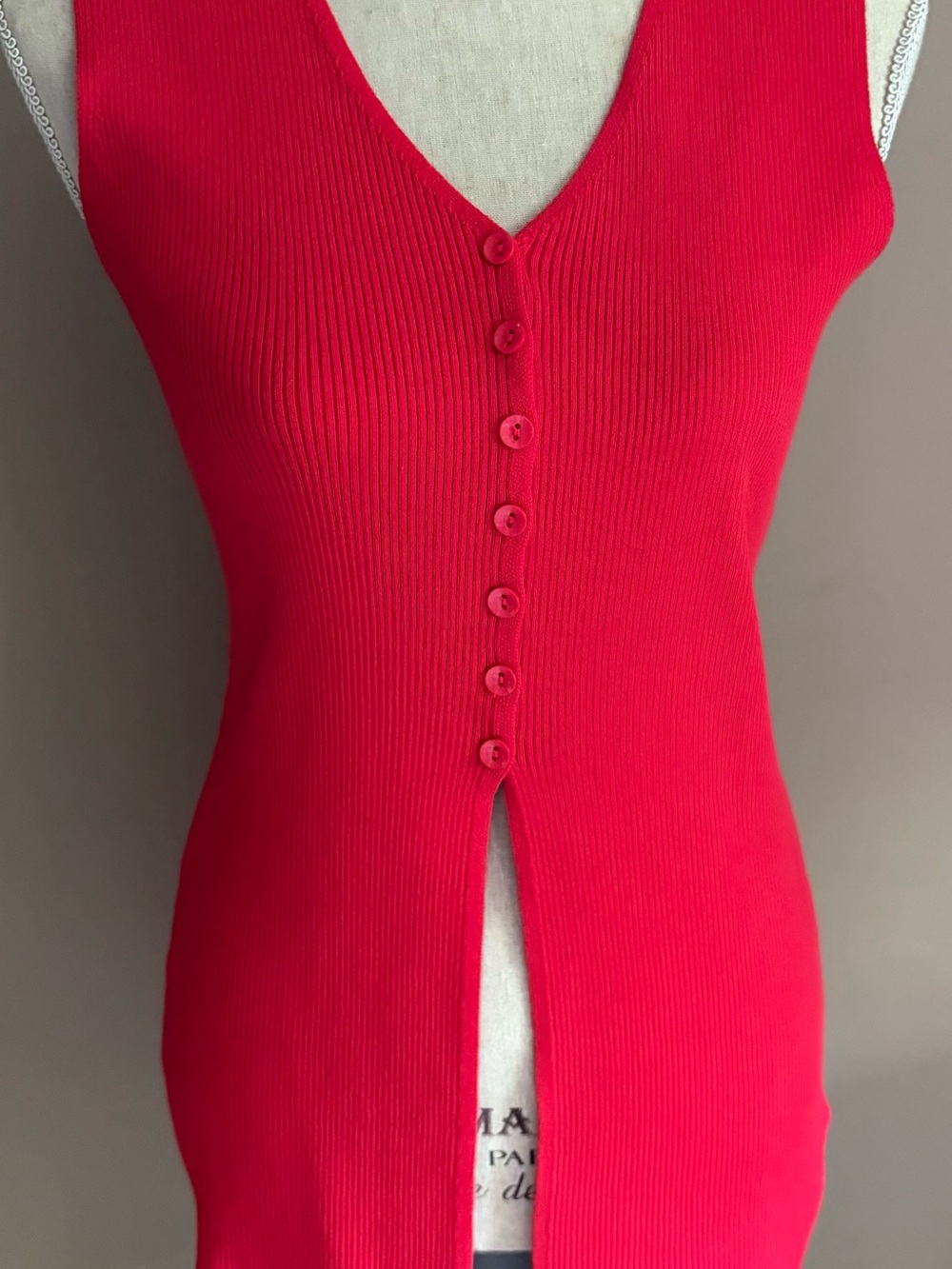 Rivir Vibrant Cherry Red Sleeveless V-Neck Ribbed Button Front Tank Top Vest